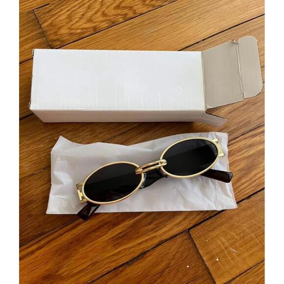 Accessories - oval sunglasses